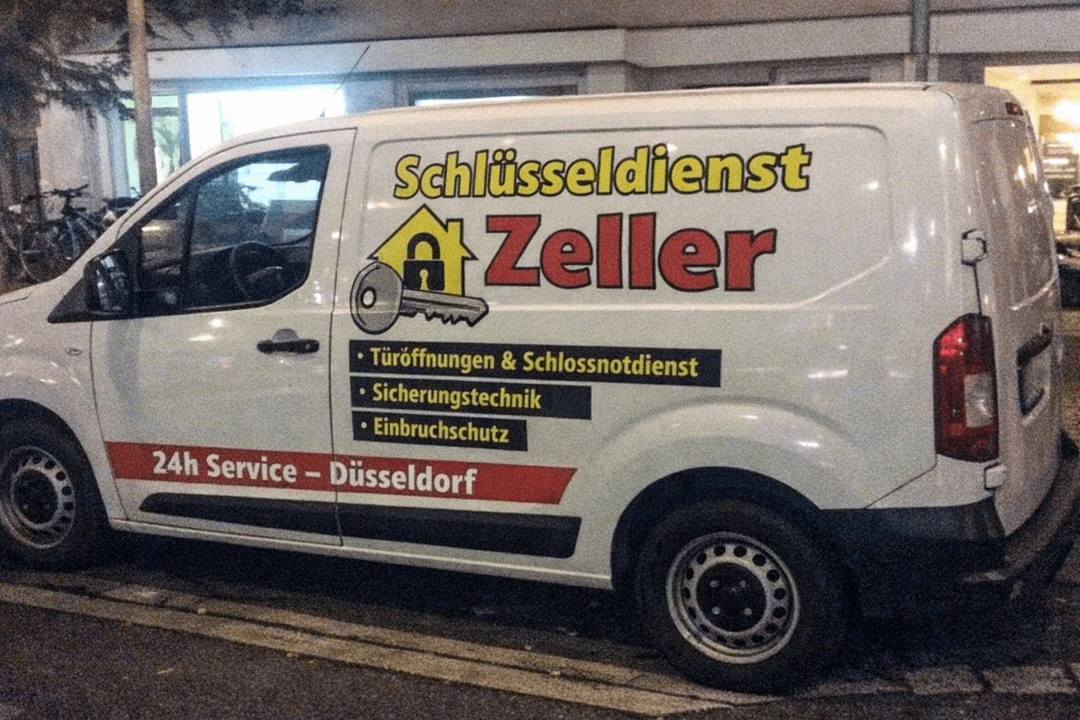 Lokales Servicefahrzeug im Einsatzbericht im Stadtgebiet